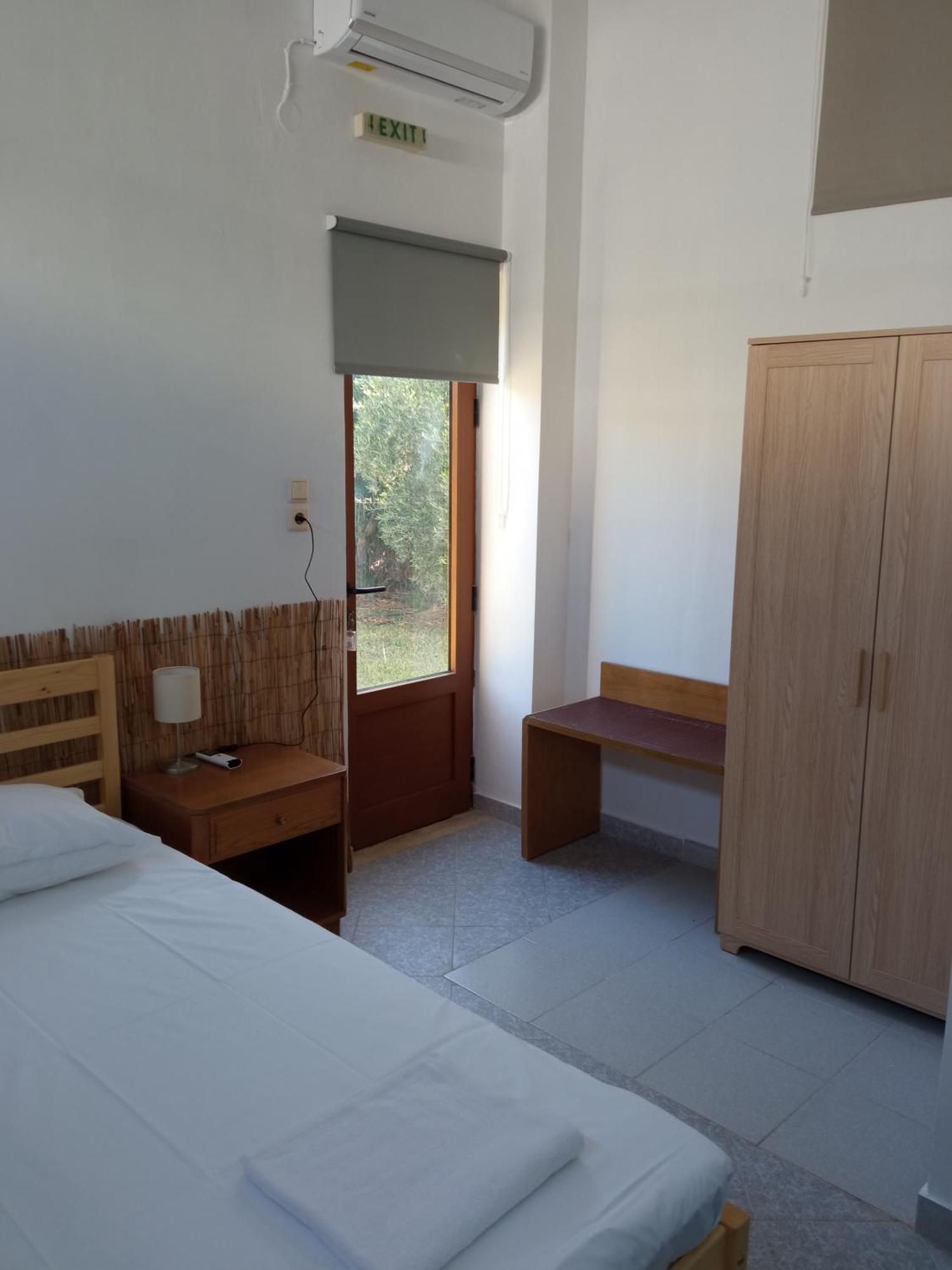 Atheneon Rhodes Theológos Quarto foto